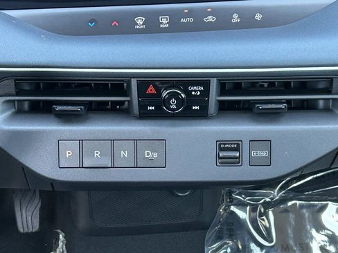 New 2026 Nissan Leaf image 13