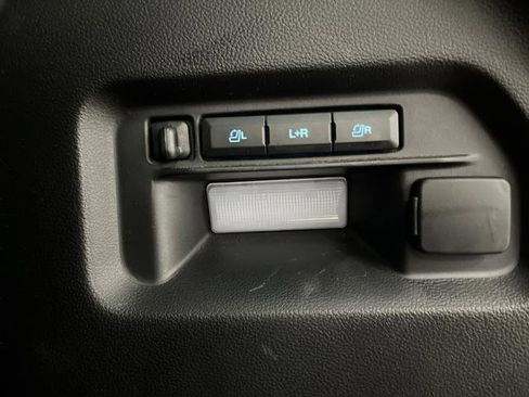 Used 2023 Ford Explorer Limited image 17