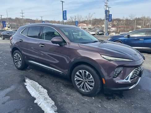 Used 2024 Buick Envision Preferred image 3