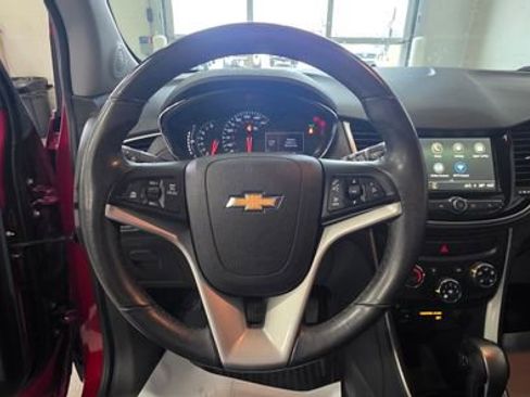 Used 2019 Chevrolet Trax LT w/ LT Convenience Package image 17
