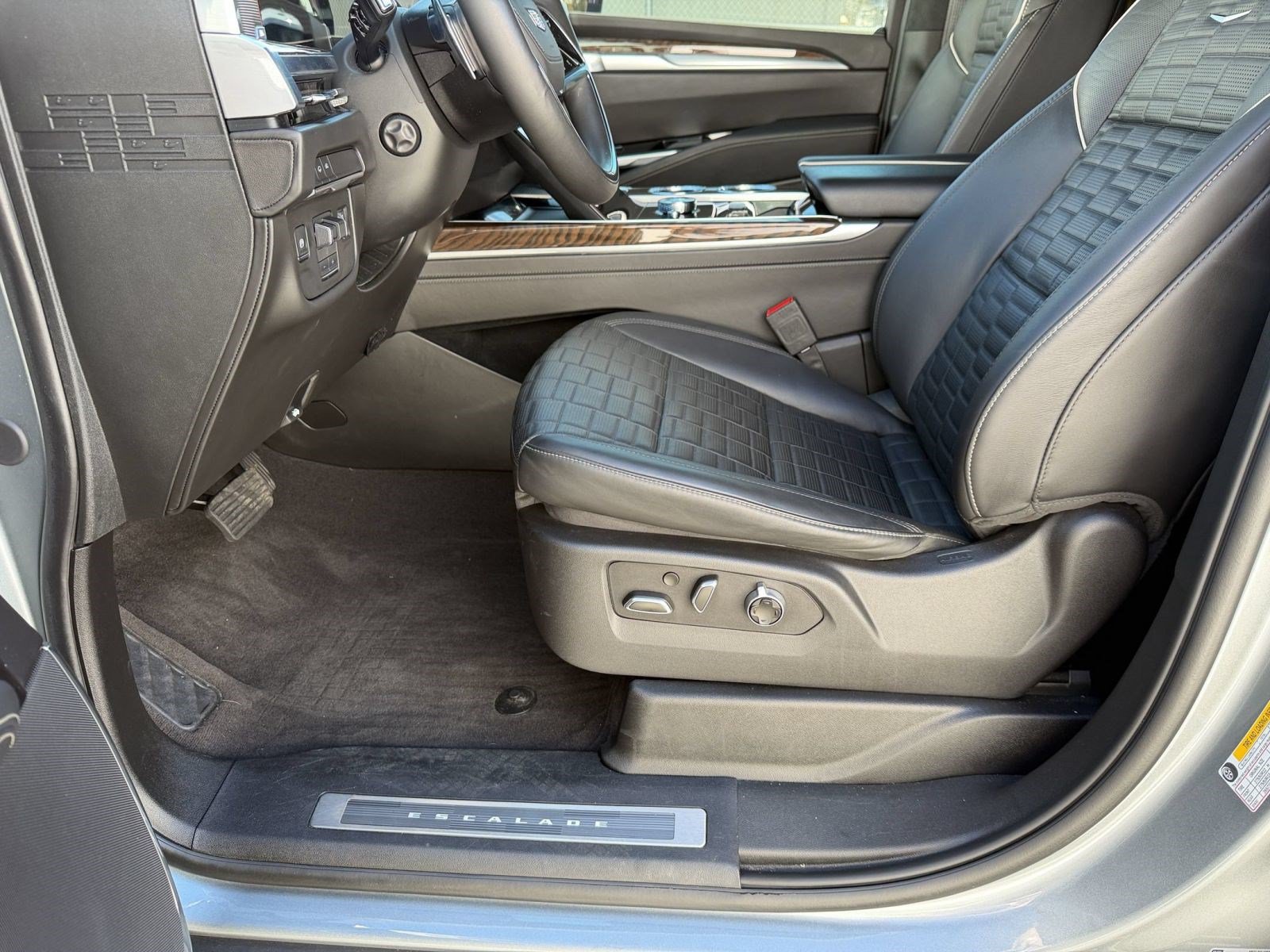 Certified 2025 Cadillac Escalade Sport Platinum RWD image 4
