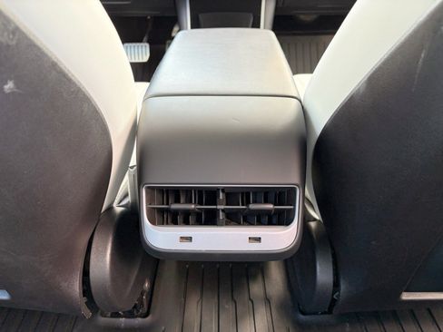 Used 2020 Tesla Model 3 Performance image 20