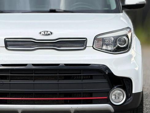 Used 2017 Kia Soul ! FWD image 12