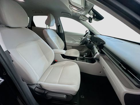 Used 2025 Hyundai Kona SEL image 31