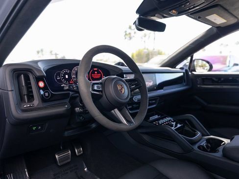 Certified 2025 Porsche Cayenne GTS image 4