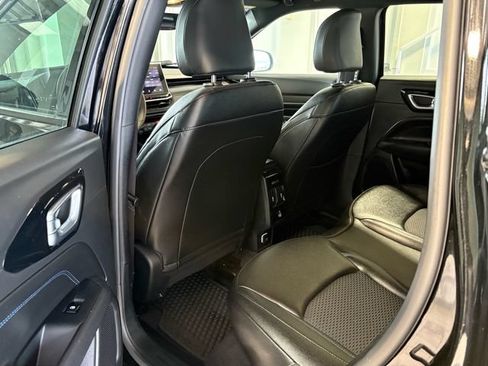Used 2025 Jeep Compass Latitude w/ Convenience Group AWD/4WD image 20