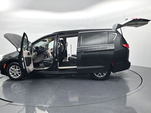 Used 2022 Chrysler Pacifica Touring-L FWD image 64