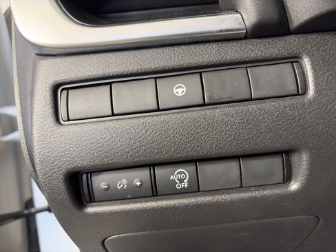 Used 2023 Nissan Rogue SV AWD/4WD image 27