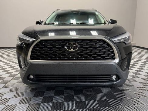 Used 2024 Toyota Corolla Cross XLE image 3