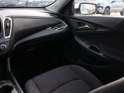 Used 2018 Chevrolet Malibu LT image 38