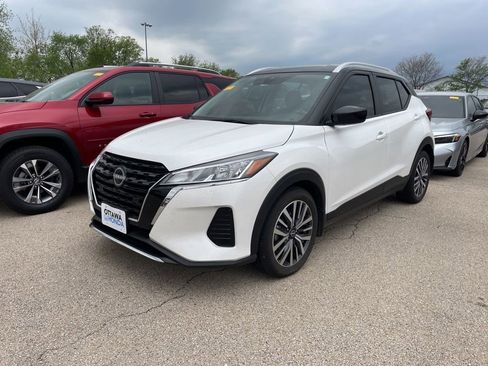 Used 2023 Nissan Kicks SV FWD image 2