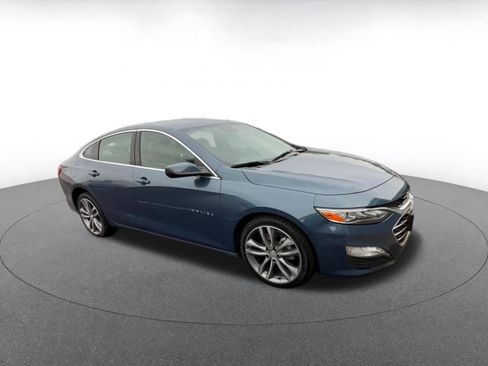 Used 2024 Chevrolet Malibu LT image 2