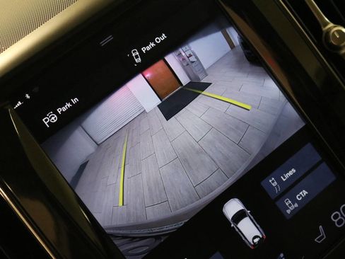 Used 2019 Volvo XC60 T5 Momentum w/ Premium Package image 26