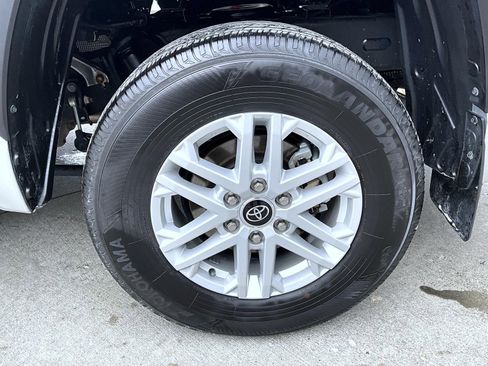 Used 2022 Toyota Tundra SR5 w/ SR5 Premium Package image 25