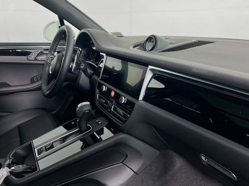 New 2026 Porsche Macan Base image 31