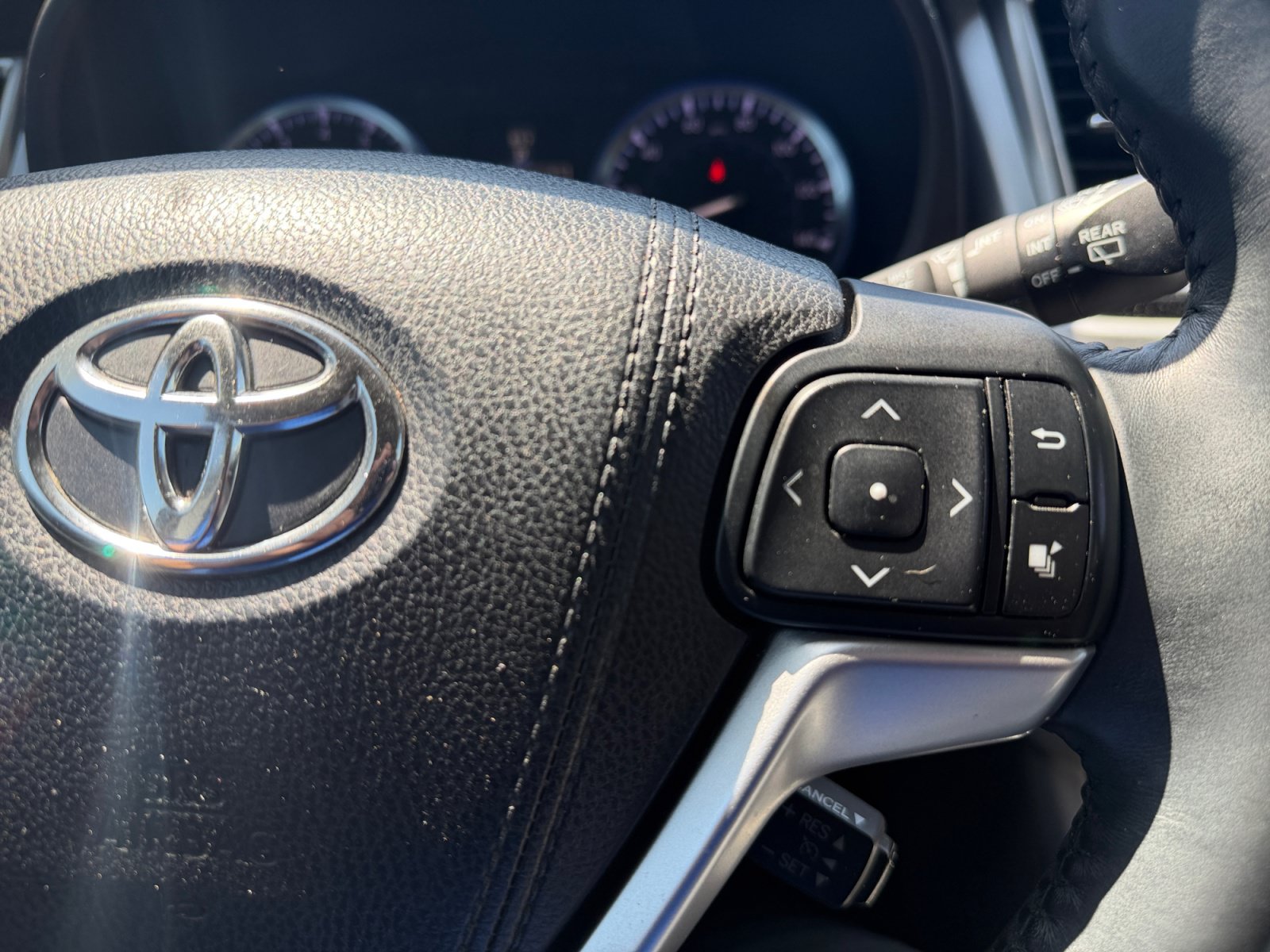 Used 2016 Toyota Highlander Limited AWD/4WD image 18