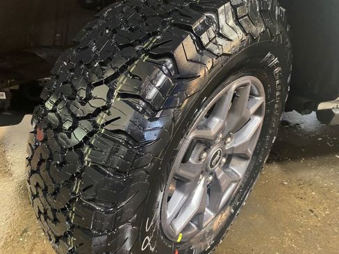 New 2025 Ford Bronco Badlands image 23