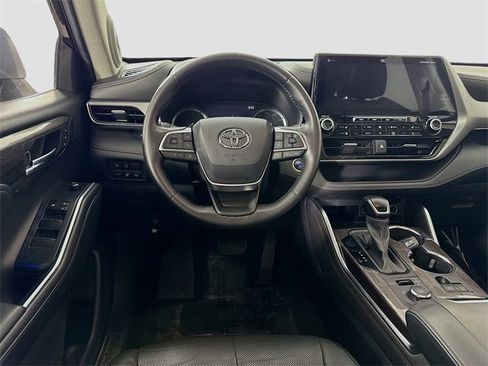 Used 2021 Toyota Highlander Platinum image 23