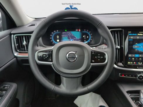 Used 2025 Volvo V60 B5 Cross Country Plus image 13