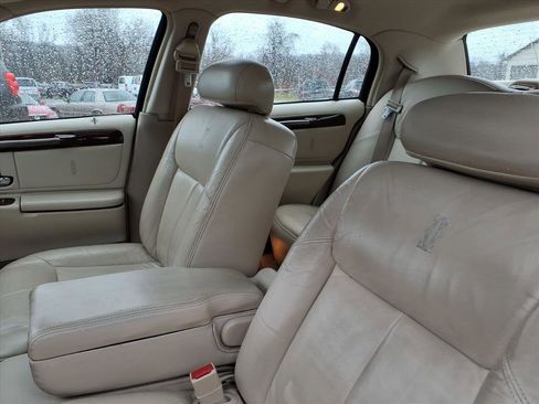 Used 2001 Lincoln Town Car Cartier image 5