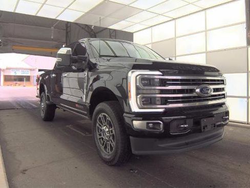 Used 2024 Ford F250 Limited w/ FX4 Off-Road Package image 3