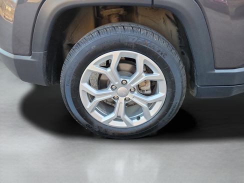 Used 2024 Jeep Compass Latitude image 39