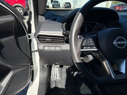 Certified 2025 Nissan Altima 2.5 SR image 12