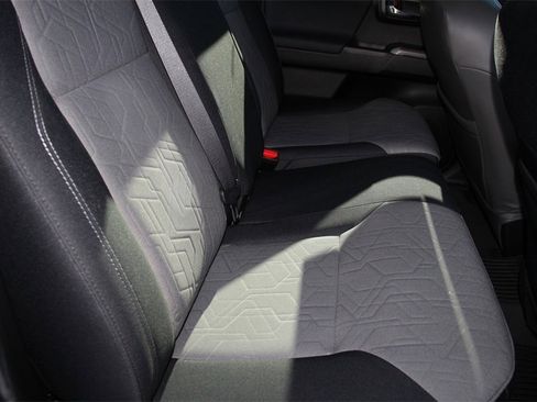 Used 2022 Toyota Tacoma TRD Off-Road image 26