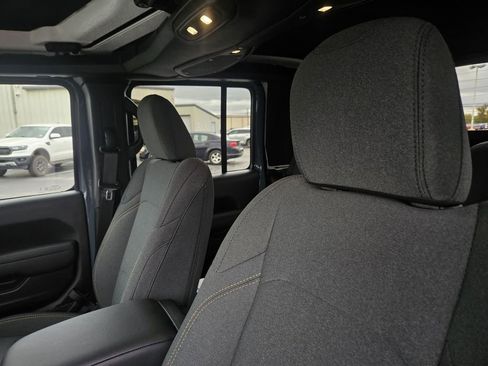 New 2025 Jeep Gladiator Sport image 26