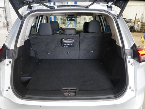 Used 2025 Nissan Rogue SV FWD image 24