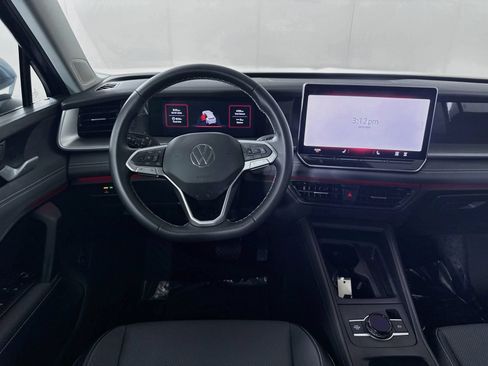 Certified 2025 Volkswagen Tiguan SE AWD/4WD image 18