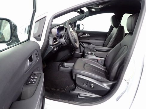 New 2026 Chrysler Pacifica Select image 21