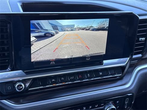 Used 2022 GMC Sierra 1500 SLT w/ SLT Convenience Package image 17