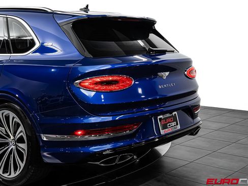 Used 2021 Bentley Bentayga AWD/4WD image 15