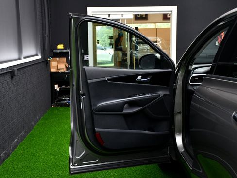 Used 2019 Kia Sorento LX image 14