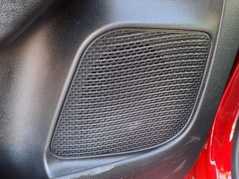 Used 2025 Chrysler Pacifica Select image 20