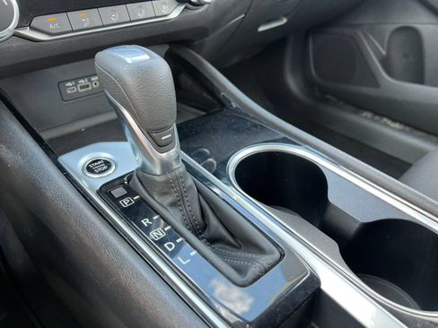Used 2024 Nissan Altima 2.5 SV FWD image 25