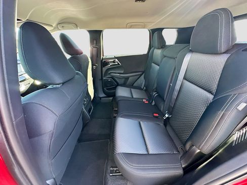 New 2026 Mitsubishi Outlander ES image 17