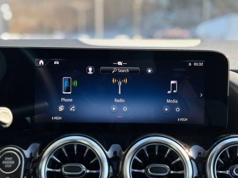 Used 2026 Mercedes-Benz GLA 250 4MATIC image 33