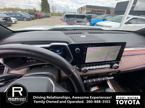 Used 2023 GMC Canyon Denali AWD/4WD image 9