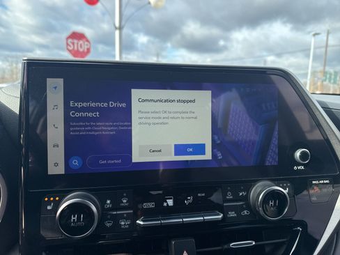 Used 2023 Toyota Highlander XLE image 23