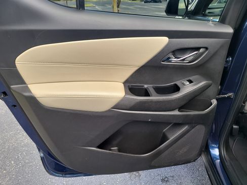 Used 2023 Chevrolet Traverse LS image 12