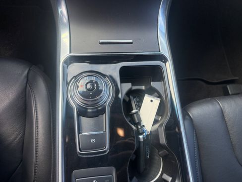 Certified 2020 Ford Edge Titanium image 25