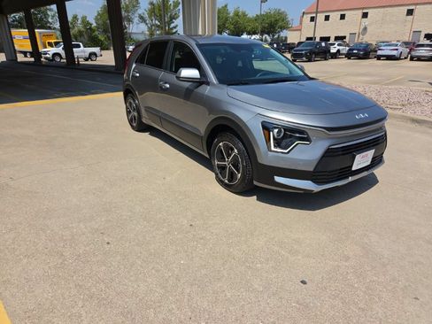 Used 2025 Kia Niro LX FWD image 6