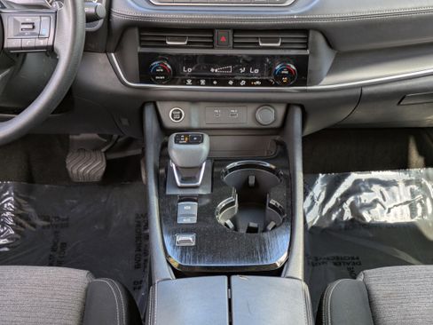 Used 2023 Nissan Rogue SV image 20