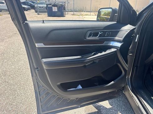 Used 2017 Ford Explorer Limited w/ Equipment Group 301A FWD image 10