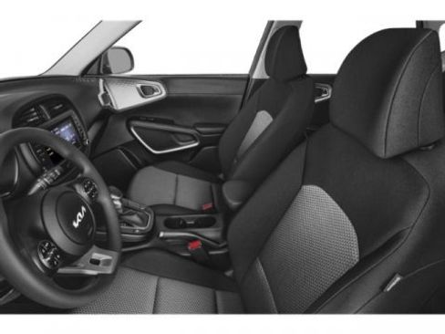 Used 2023 Kia Soul LX image 16