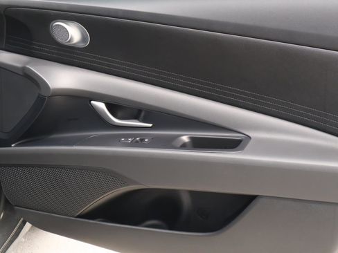 Certified 2026 Hyundai Elantra SE FWD image 15