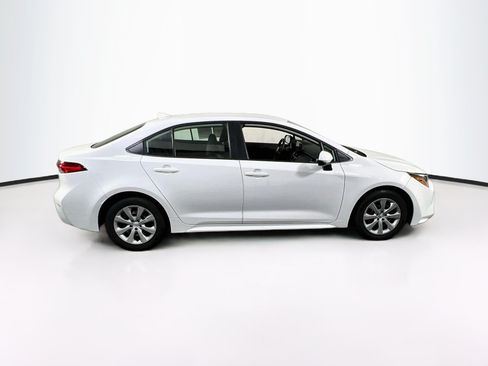 Used 2025 Toyota Corolla LE FWD image 4