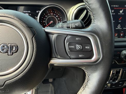 Used 2019 Jeep Wrangler Unlimited Rubicon w/ Dual Top Group AWD/4WD image 18